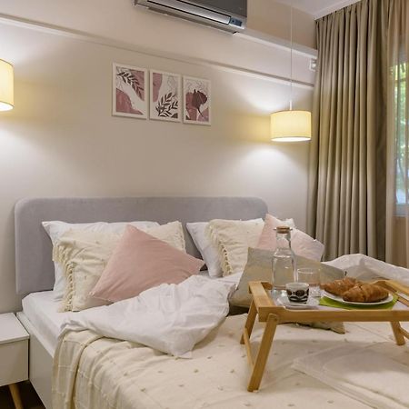 Black Sea Dolphin Apartment Warna Exterior foto